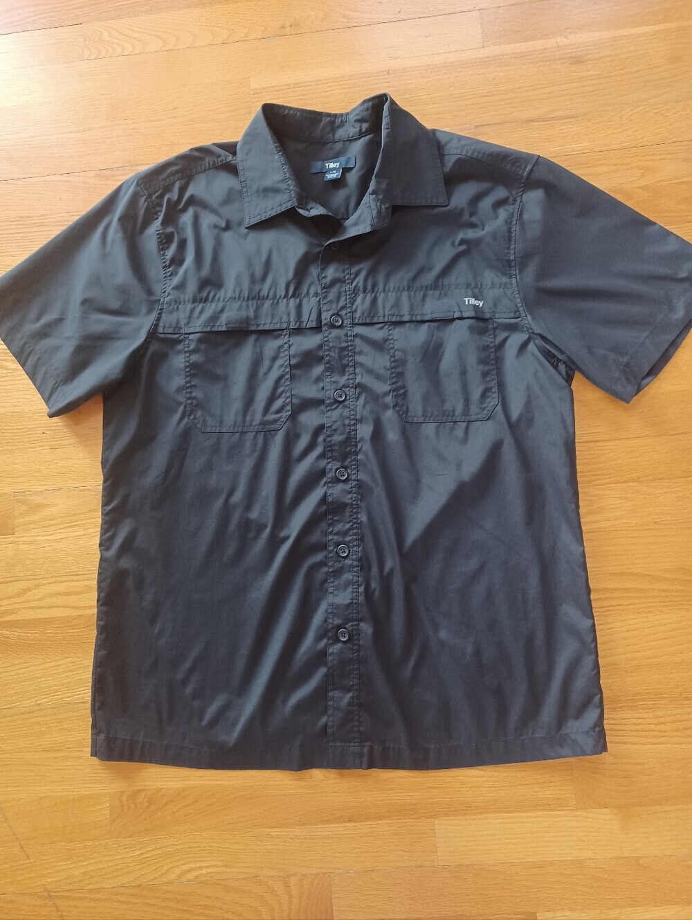 Tilley Men's Large Short-Sleeve Button-Up Shirt Lightweight Breathable Hiking